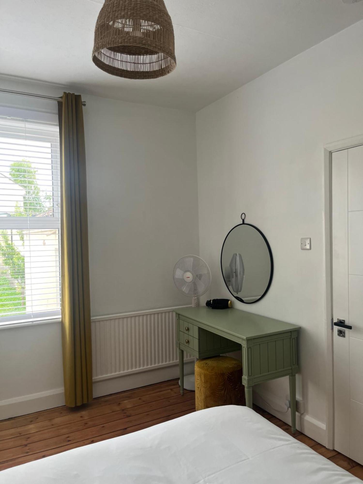 Spacious And Stylish Home Bath Exterior foto